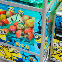 Призовой автомат 'Бункер - Миньоны' с призами в капсулах