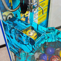 Призовой автомат 'Бункер - Миньоны' с призами в капсулах (вариант 2)