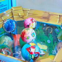 Призовой автомат 'Скворечник-Злые Птички' с призами в капсулах