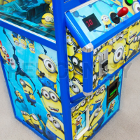 Призовой автомат 'Скворечник-Злые Птички' с призами в капсулах