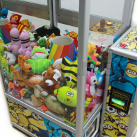 Торгово-призовой автомат 'Хватай-ка малая с лузой и кубом для призов'