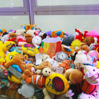 Торгово-призовой автомат 'Хватай-ка мини с лузой и скатом для мячей'