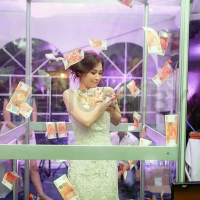 Денежная кабина для розыгрыша денег