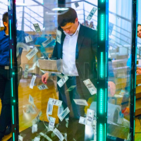 Денежная кабина для розыгрыша денег