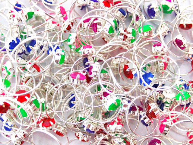 КОЛЕЧКО С КАМУШКОМ